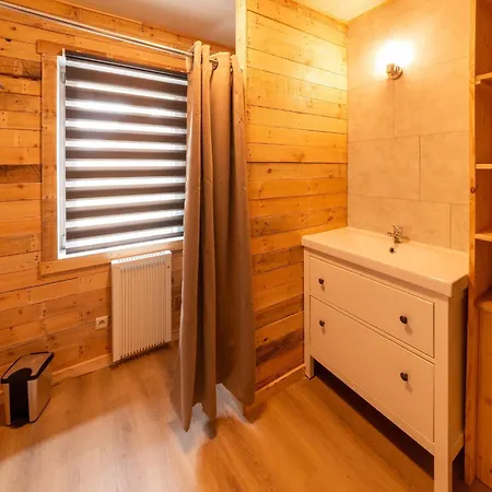 Stunning For 5 Adults In 別荘